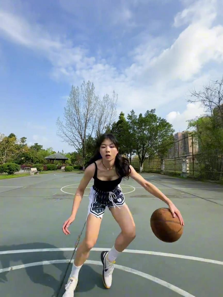 看著有點實力，敢背打我不？
